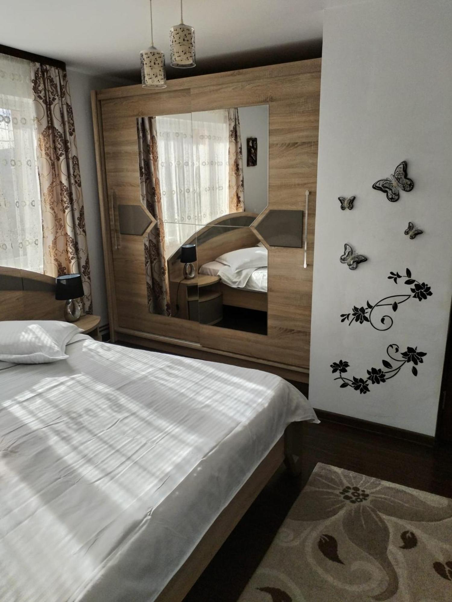 Casa Irina Hotel มานาสทิรีอา ฮูโมรูลุย ภายนอก รูปภาพ