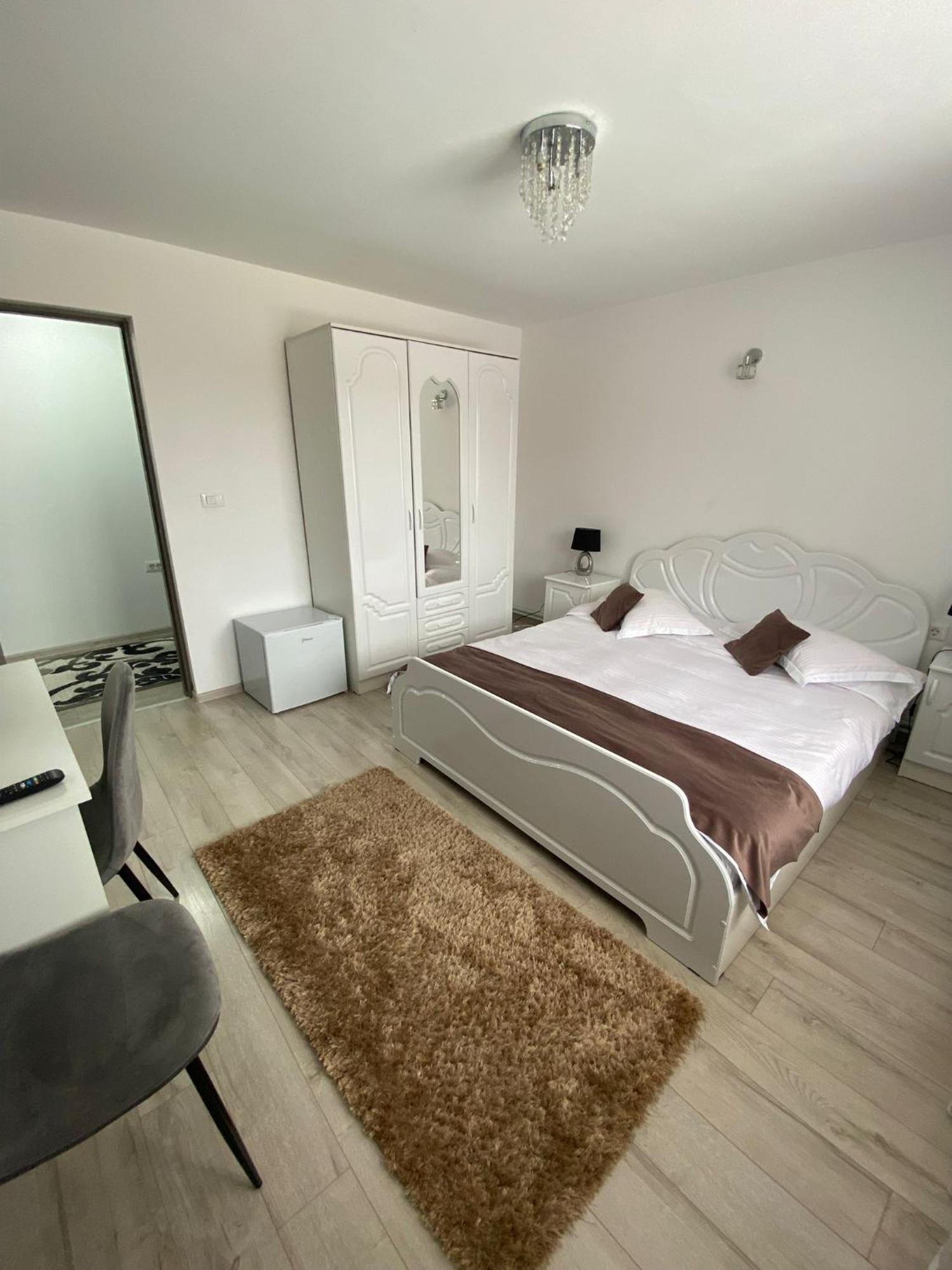 Casa Irina Hotel มานาสทิรีอา ฮูโมรูลุย ภายนอก รูปภาพ